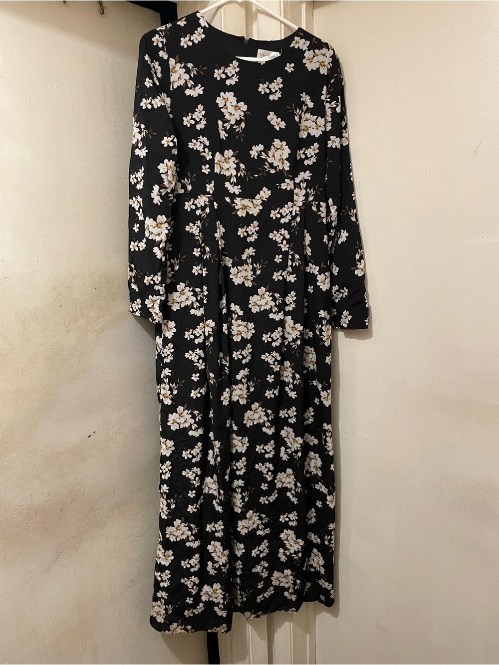 Urban Modesty Women’s Black/White Floral Long Sleeve Maxi Dress Round Neck L